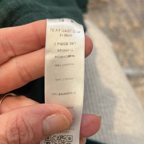 ASOS Green Sweatpants with Elastic Waistband and Tapered Fit size medium. - Picture 8 of 8